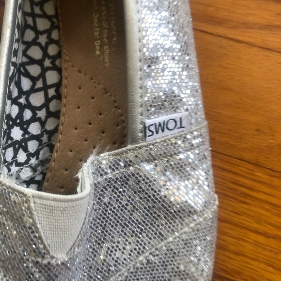 TOMS women’s slip on it’s glitter Silver Sparkly color - Picture 3 of 6